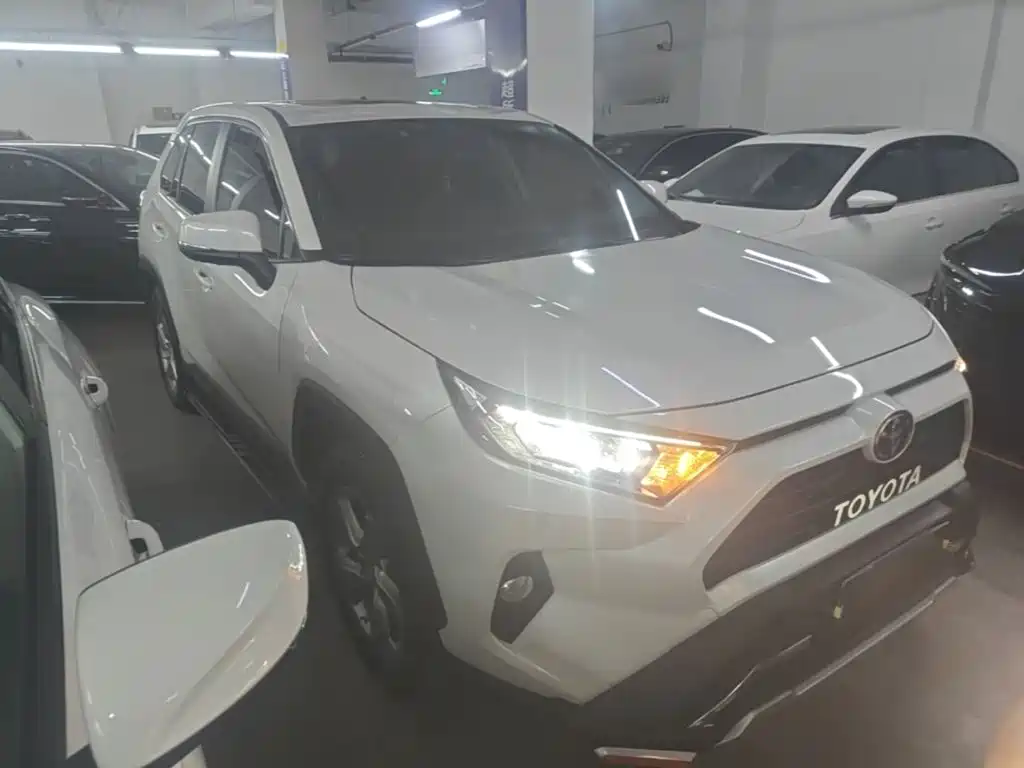 Toyota RAV4 — фото 4