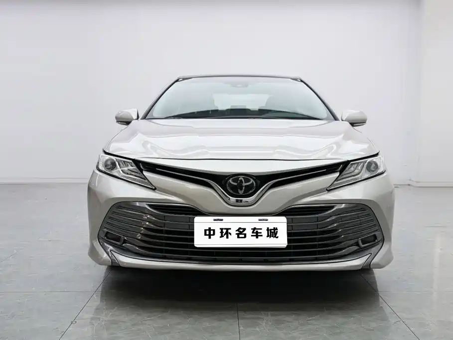 Toyota Camry — фото 3