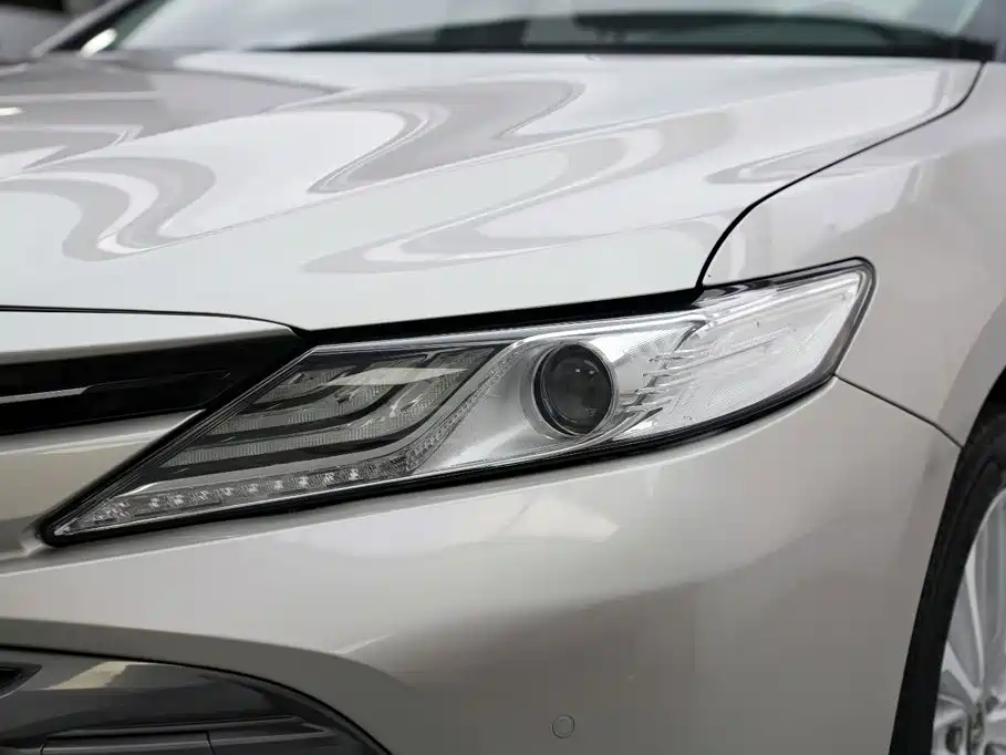 Toyota Camry — фото 5