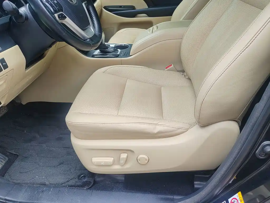 Toyota Highlander — фото 11