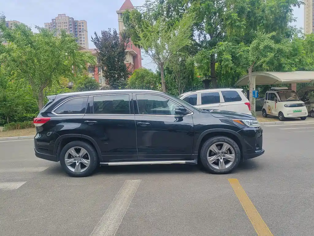 Toyota Highlander — фото 8