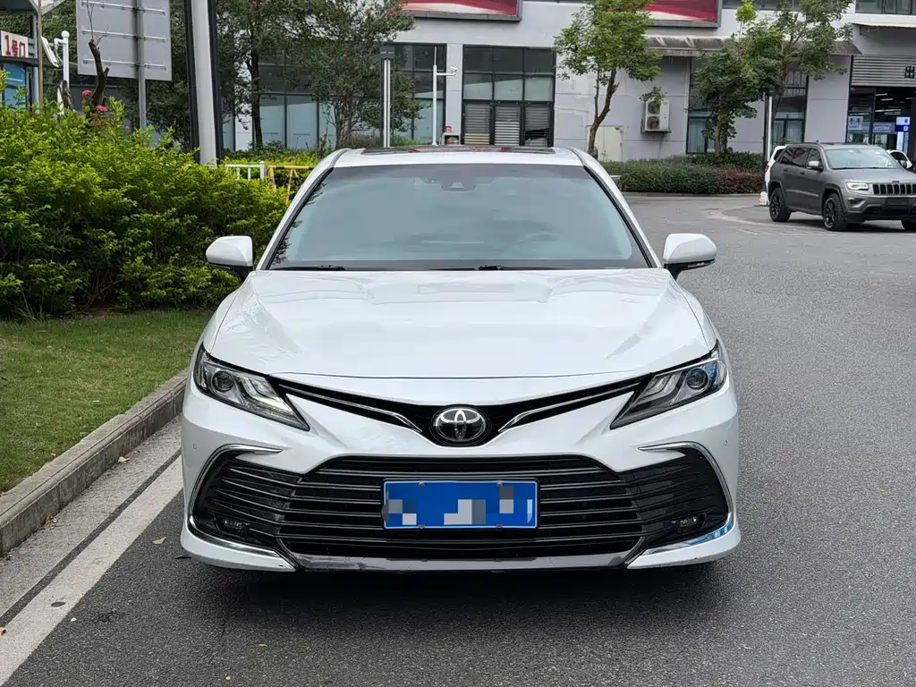 Toyota Camry — фото 2