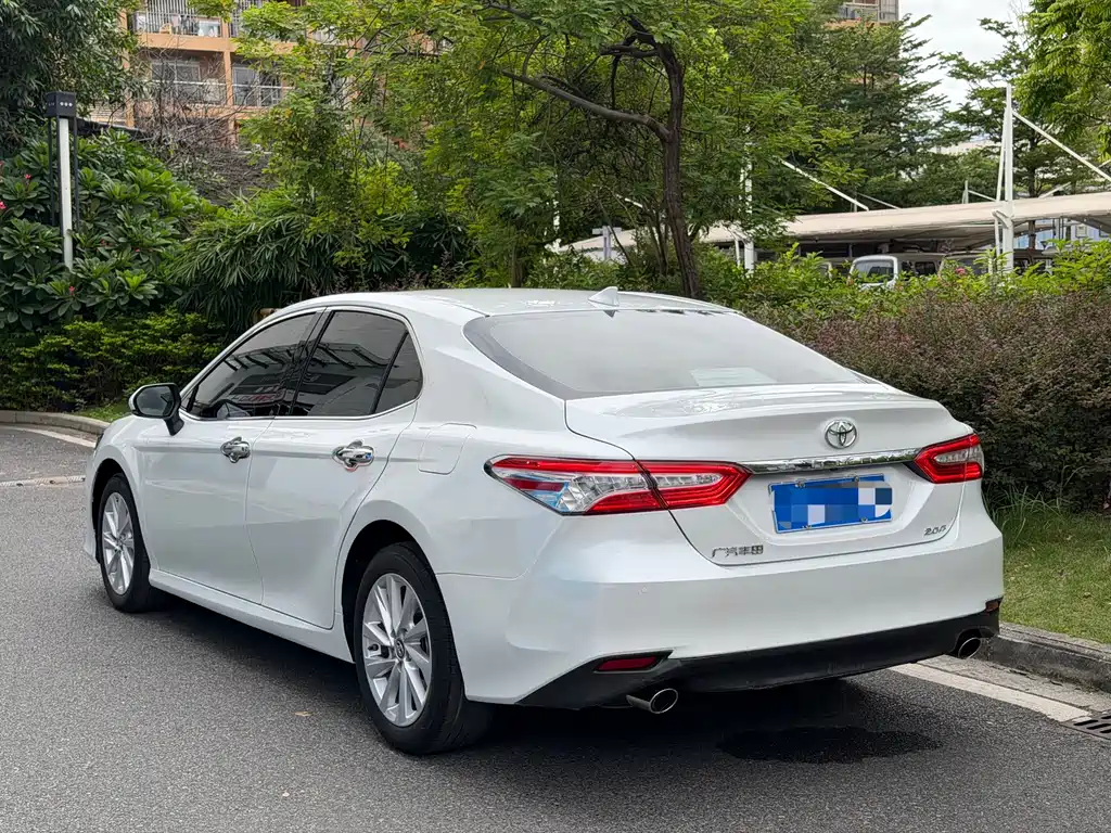Toyota Camry — фото 4