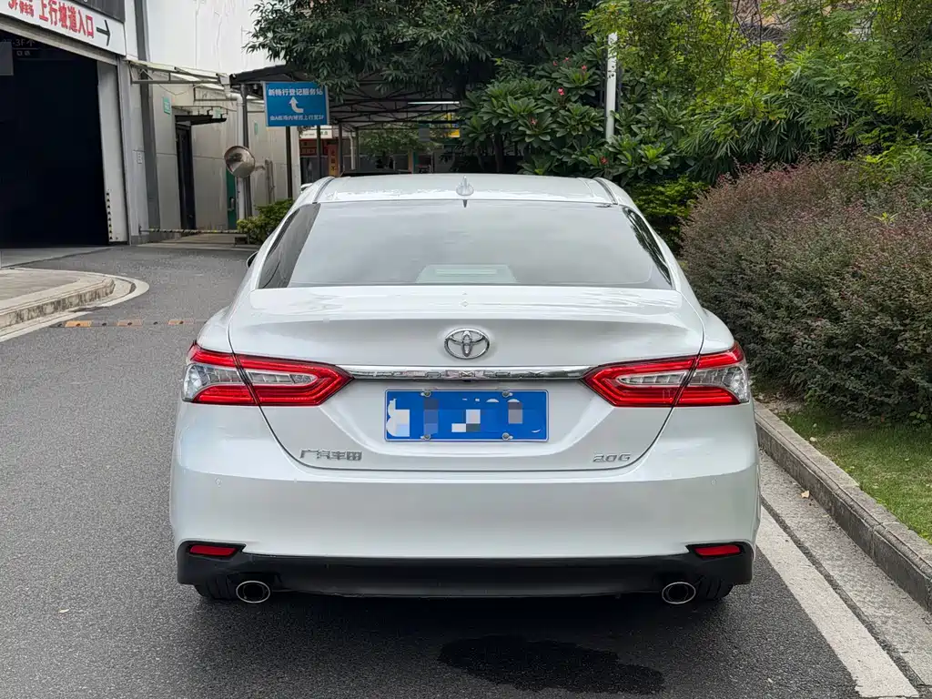 Toyota Camry — фото 5