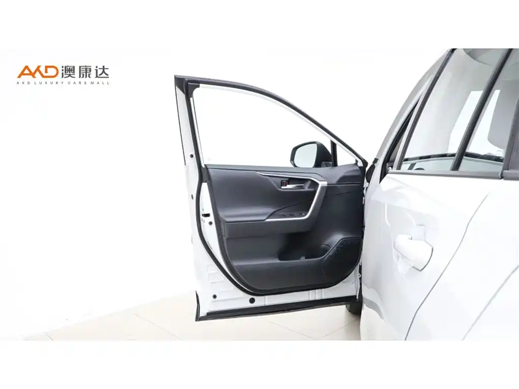 Toyota RAV4 — фото 10