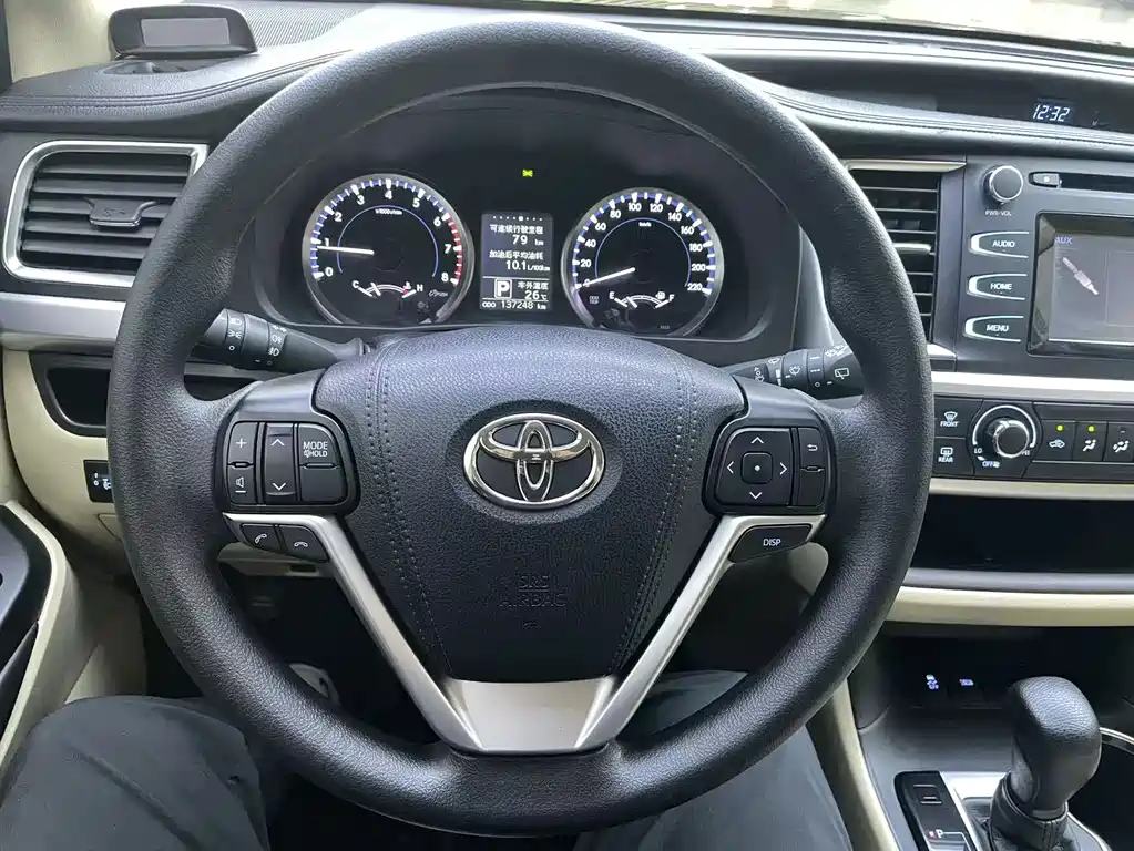Toyota Highlander — фото 4