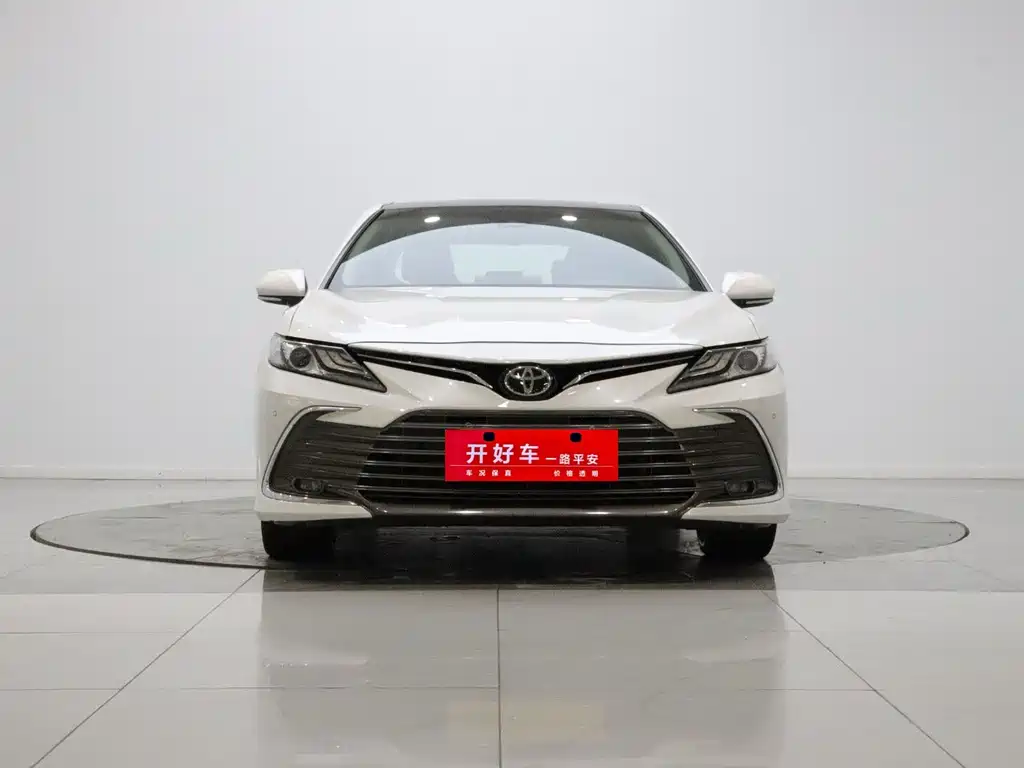 Toyota Camry — фото 2