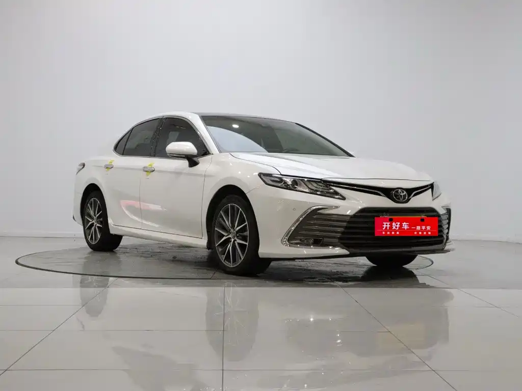 Toyota Camry — фото 3