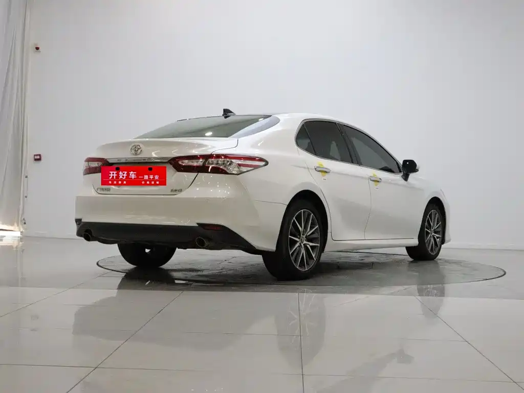 Toyota Camry — фото 4