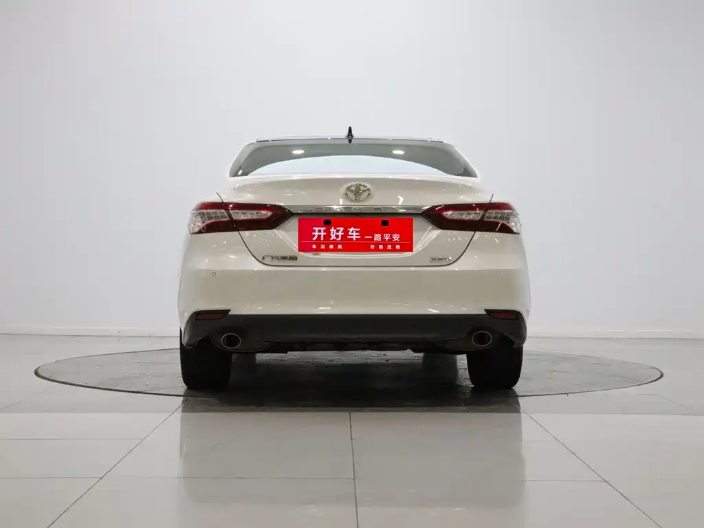 Toyota Camry — фото 5