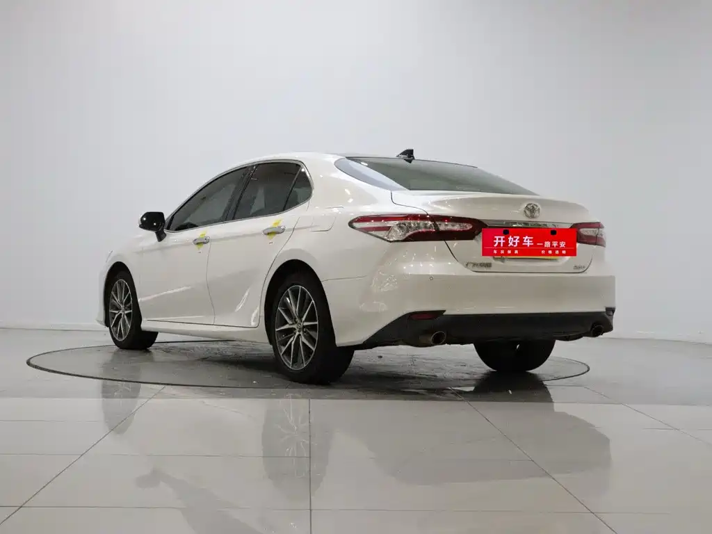 Toyota Camry — фото 6