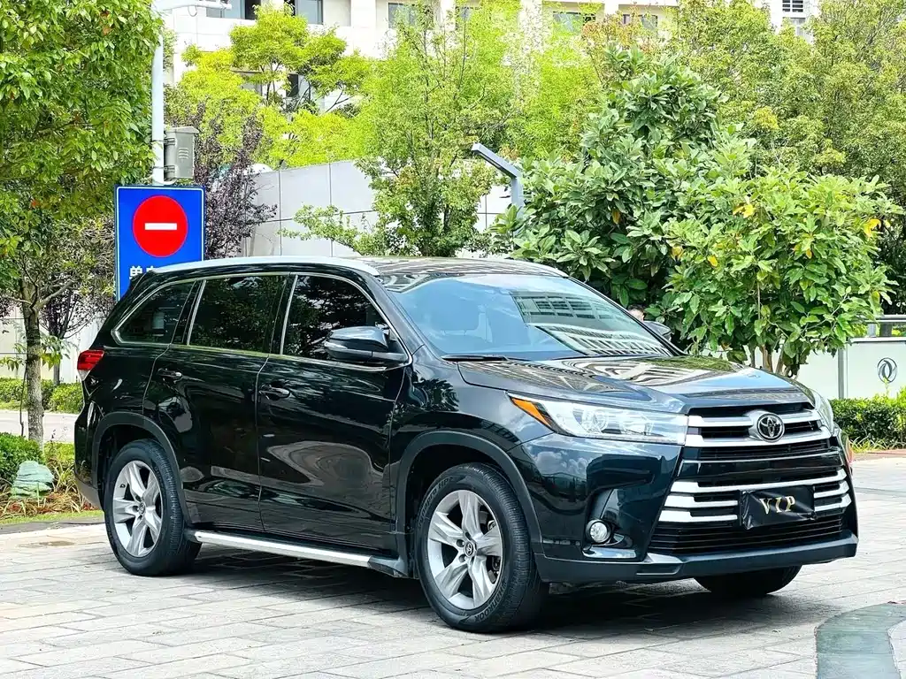 Toyota Highlander — фото 3