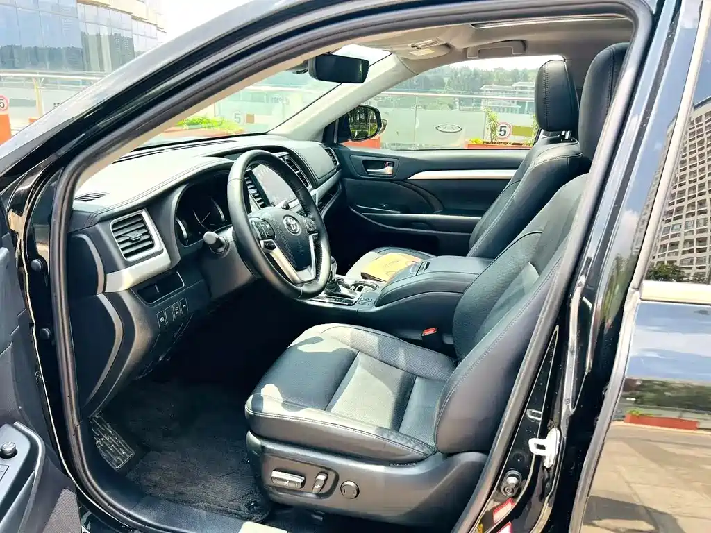 Toyota Highlander — фото 4