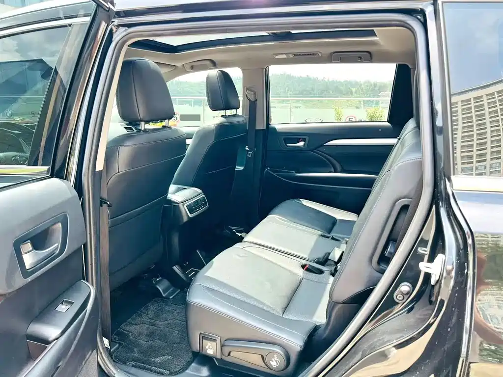 Toyota Highlander — фото 5
