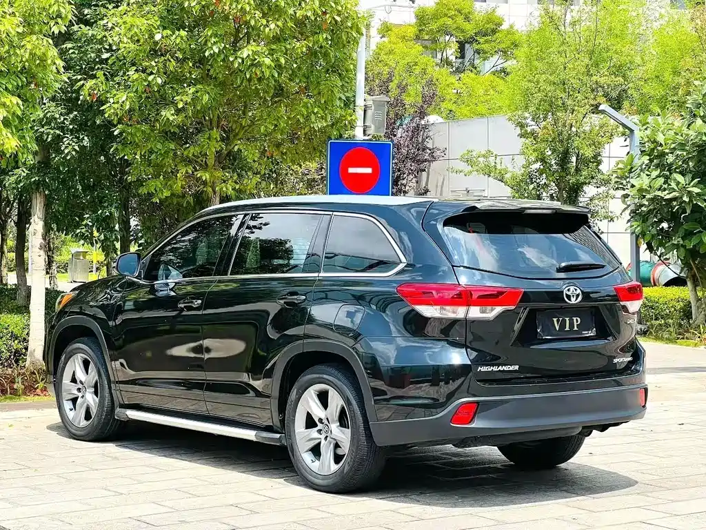 Toyota Highlander — фото 8