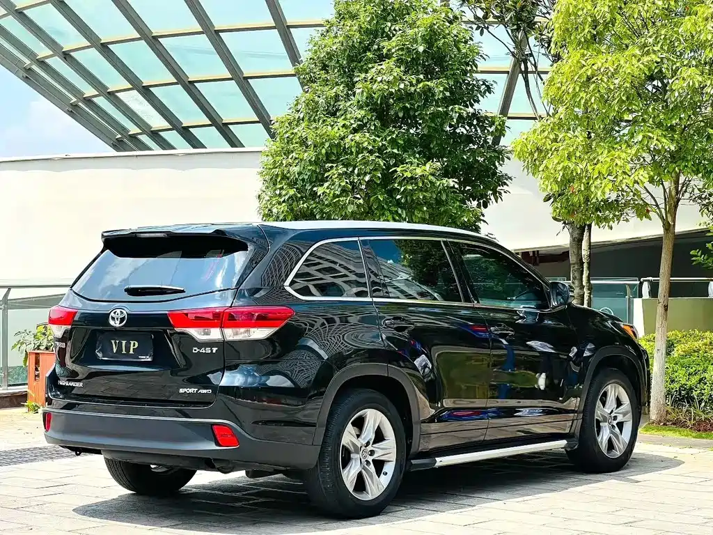 Toyota Highlander — фото 9