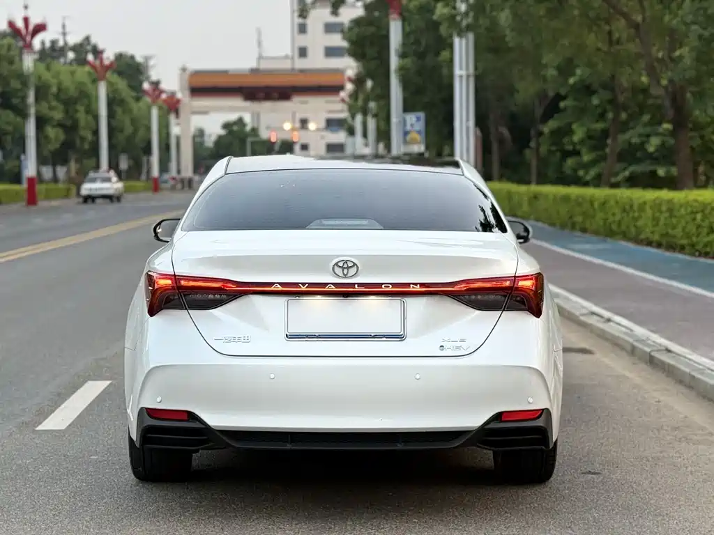 Toyota Avalon — фото 13