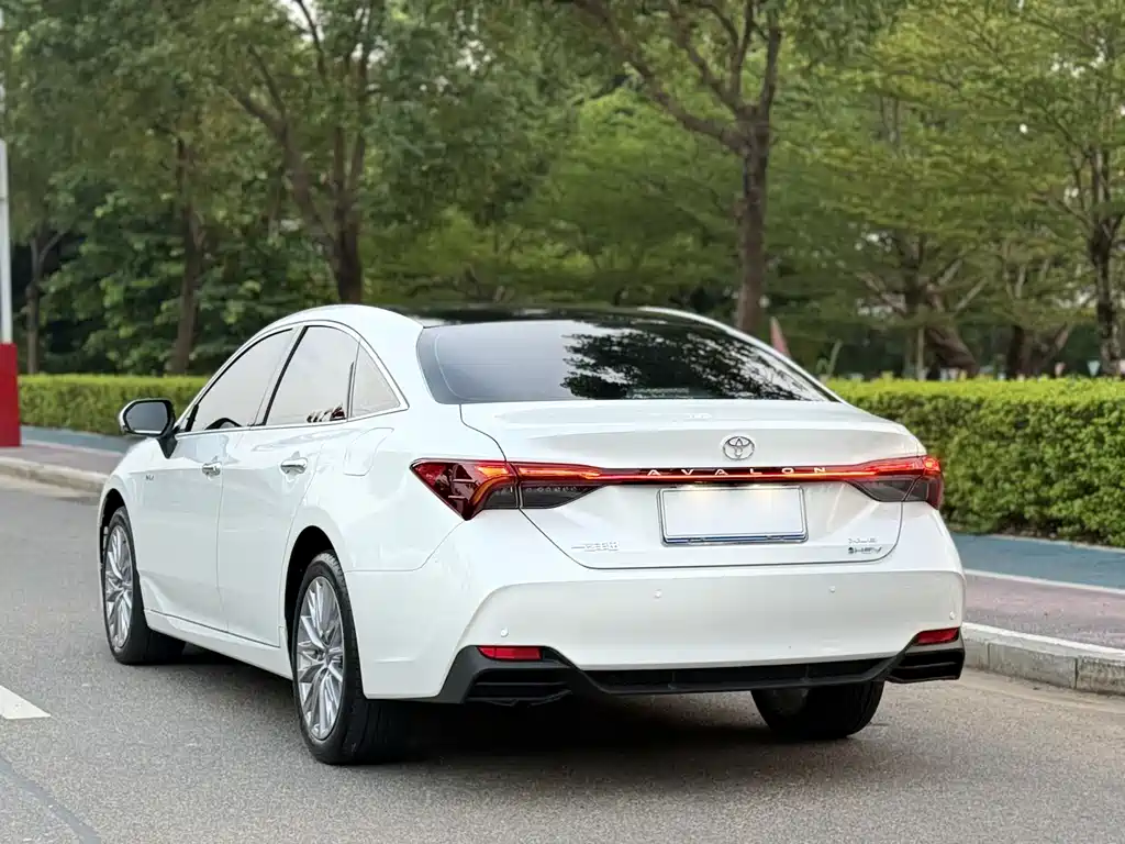Toyota Avalon — фото 14