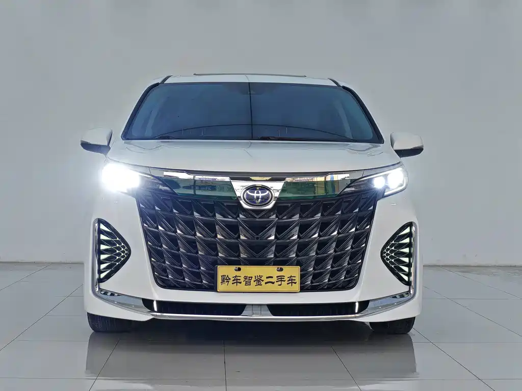 Toyota Granvia — фото 2