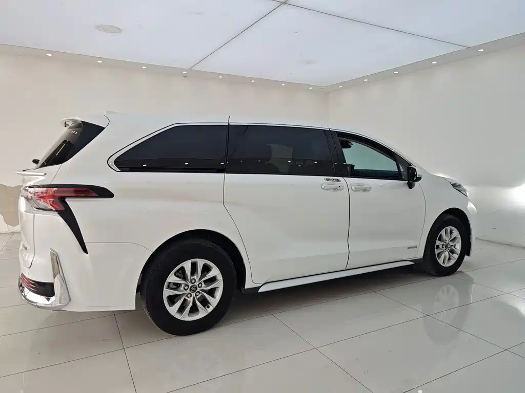 Toyota Granvia — фото 15