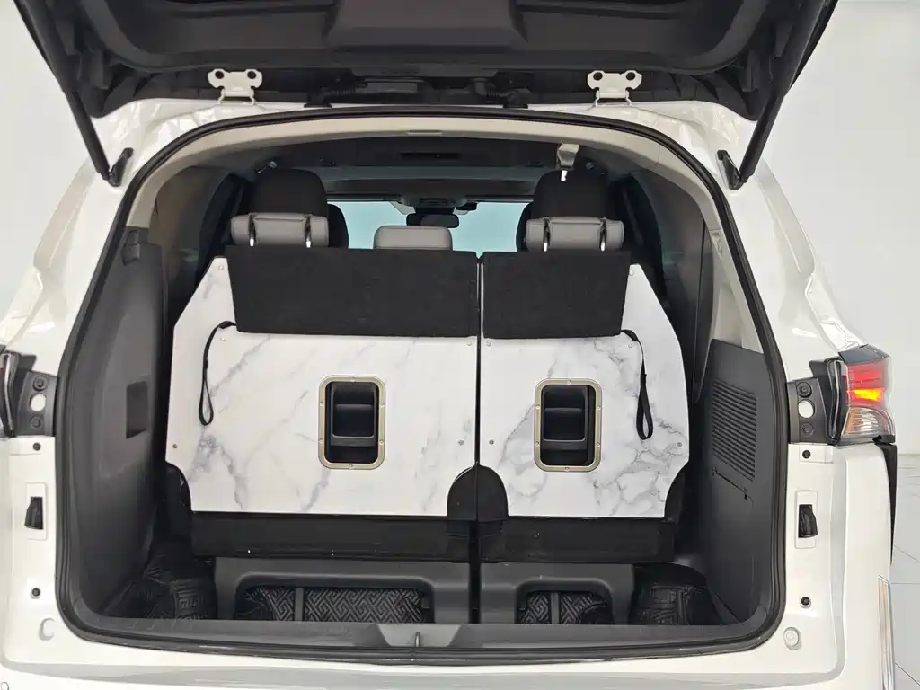 Toyota Granvia — фото 17