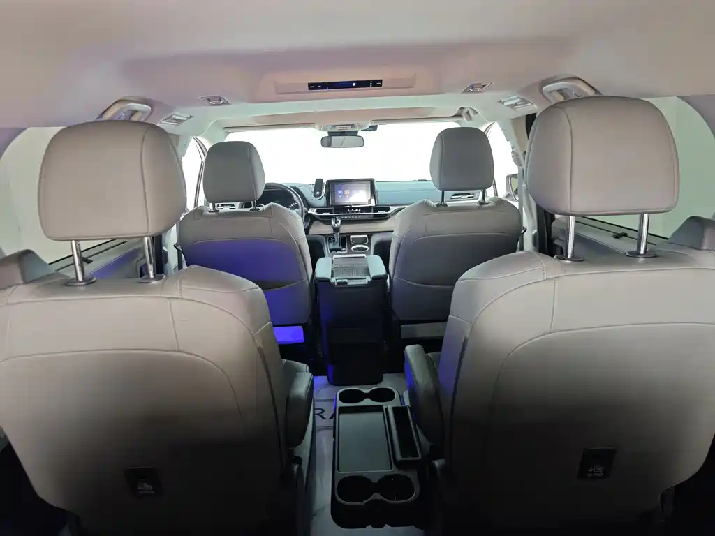 Toyota Granvia — фото 18