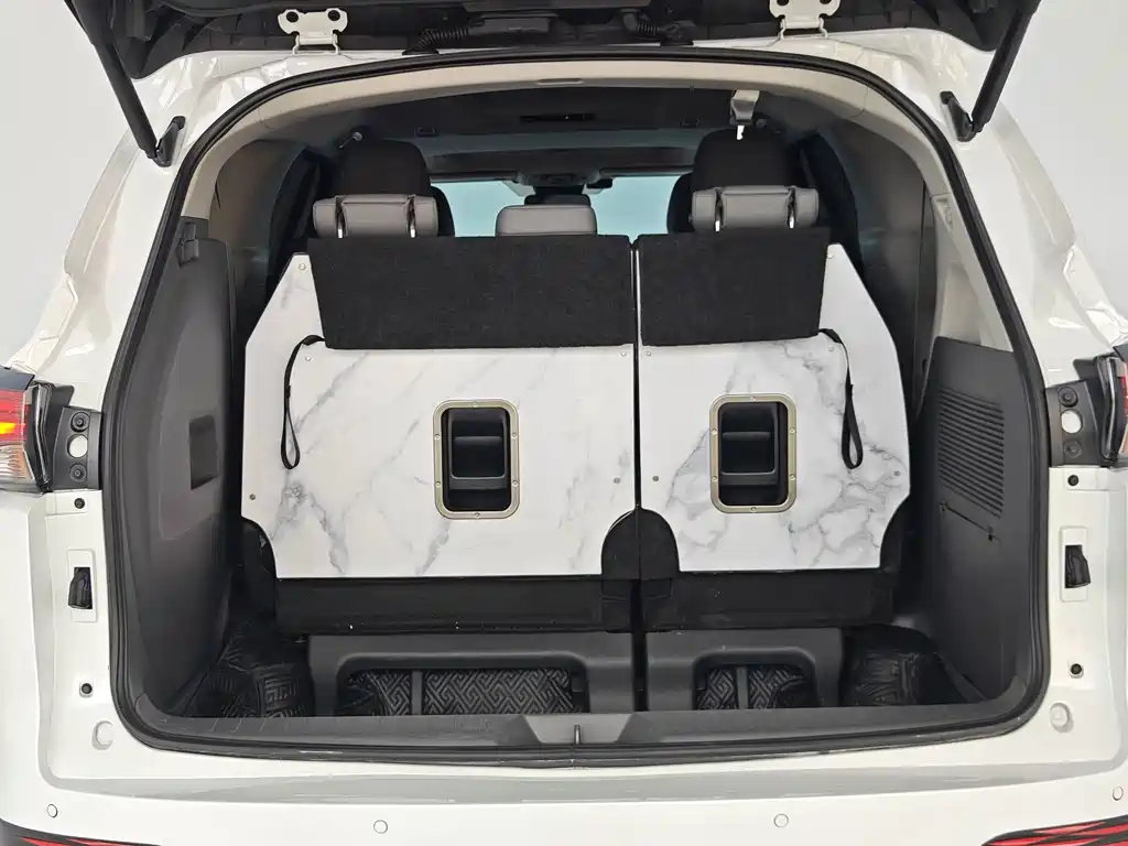 Toyota Granvia — фото 19