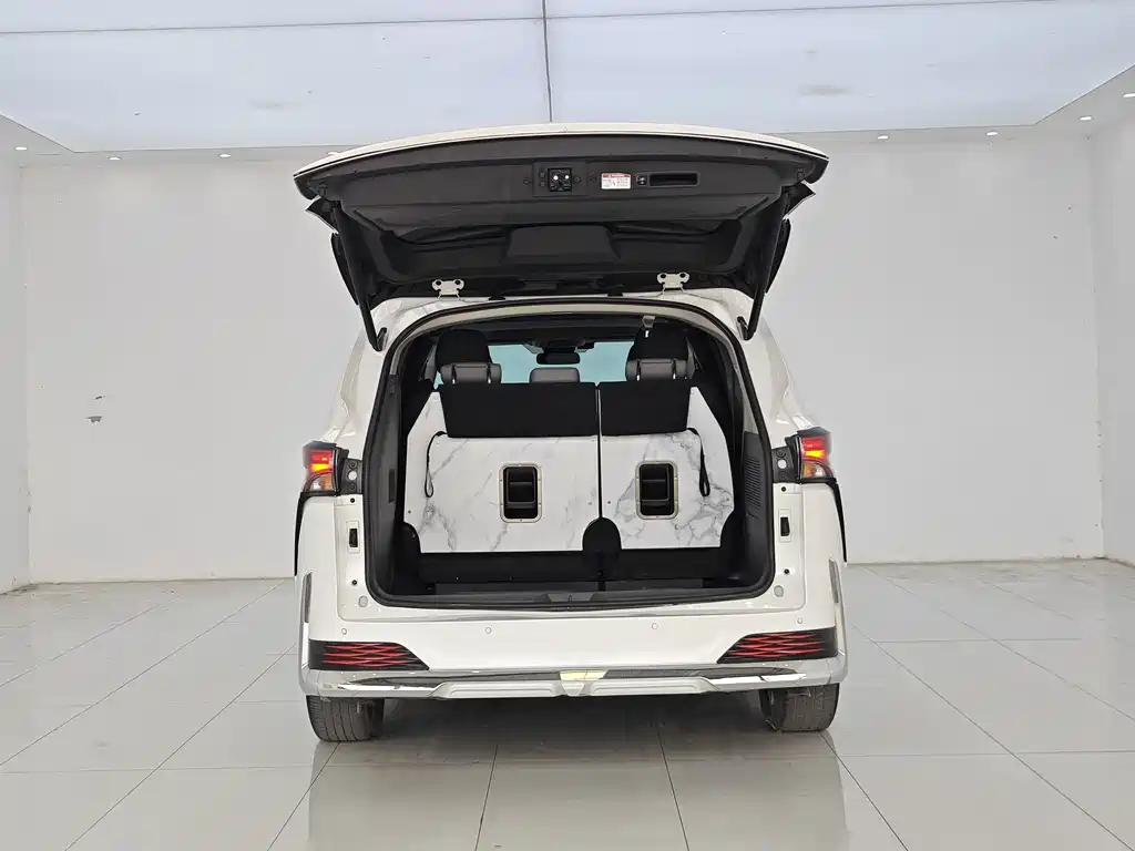 Toyota Granvia — фото 20