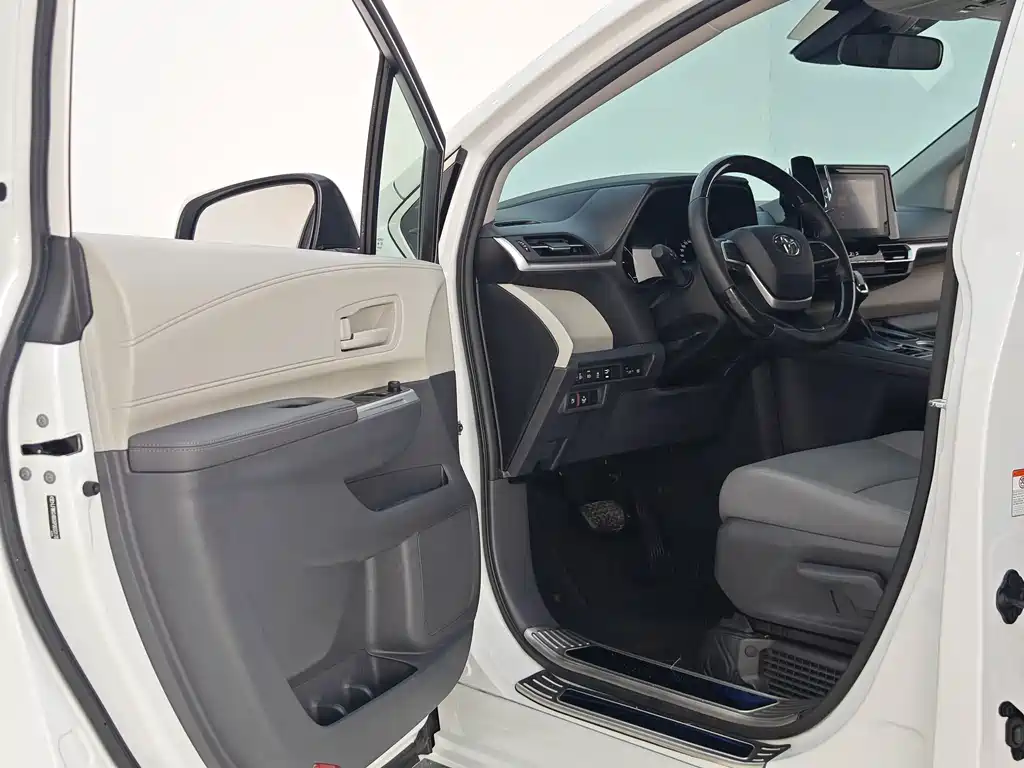 Toyota Granvia — фото 31