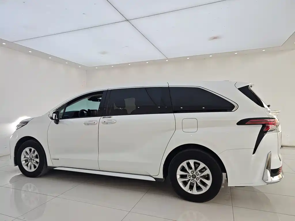 Toyota Granvia — фото 32