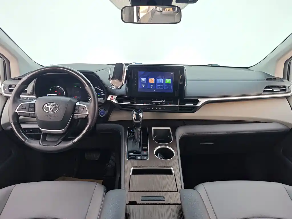 Toyota Granvia — фото 9