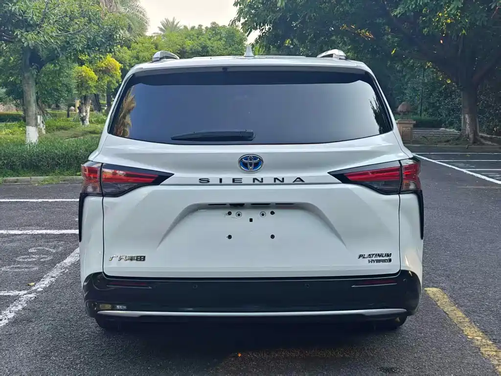Toyota Sienna — фото 8