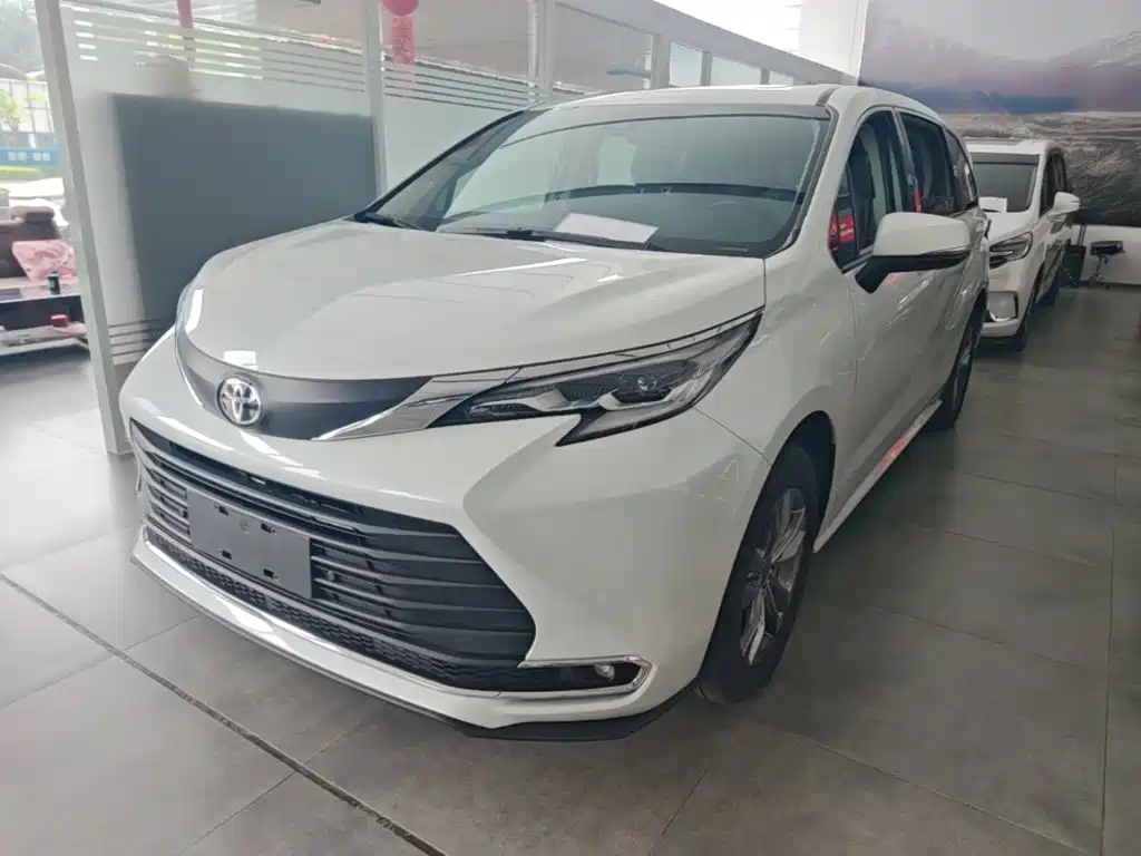 Toyota Sienna — фото 2