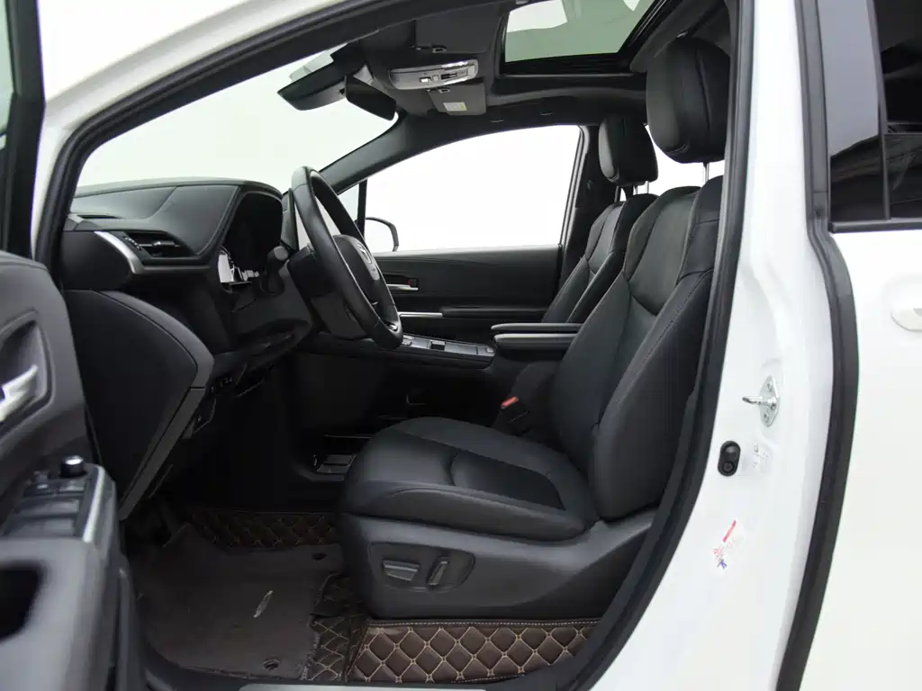 Toyota Sienna — фото 4