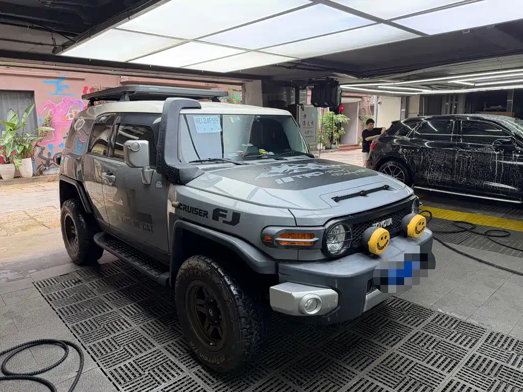 Toyota FJ Cruiser — фото 3