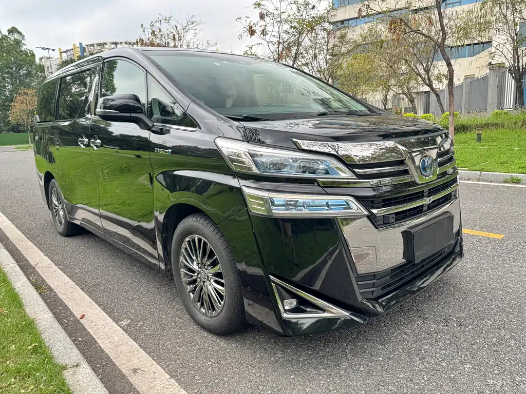 Toyota Vellfire — фото 3