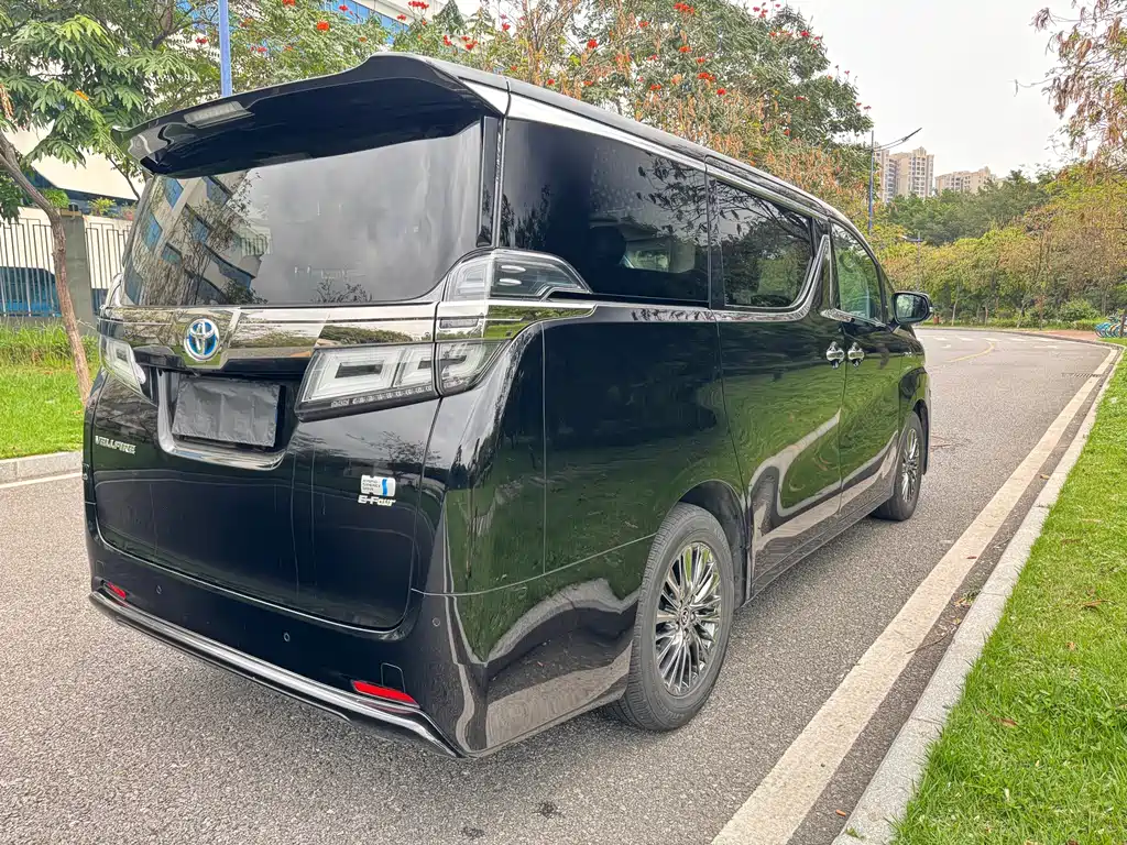 Toyota Vellfire — фото 4