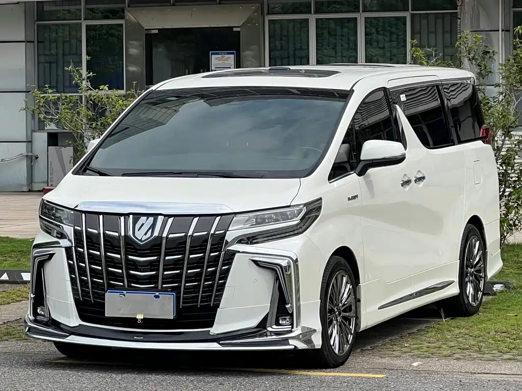 Toyota Alphard — фото 2