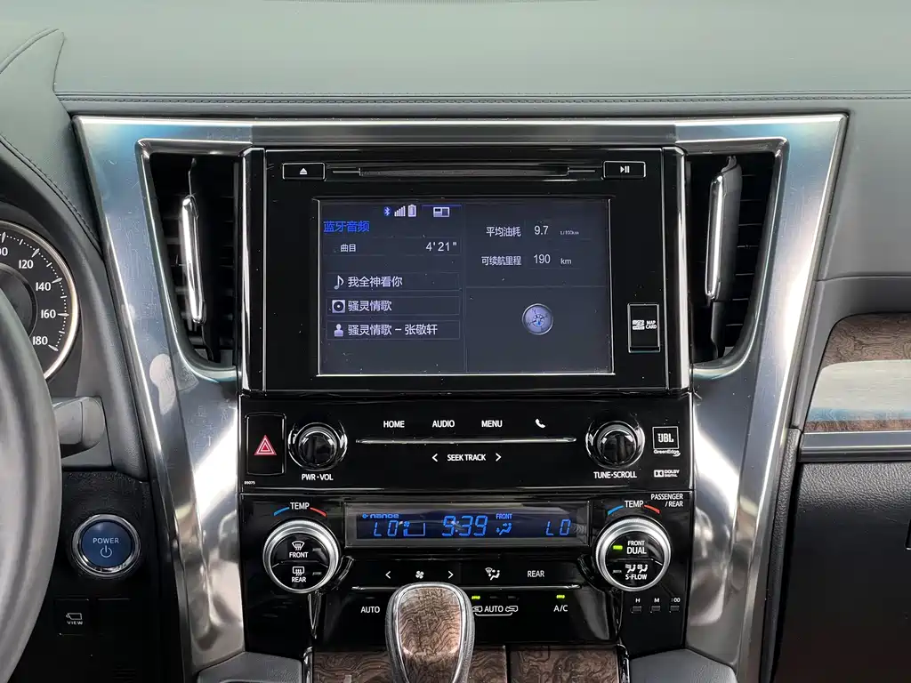 Toyota Alphard — фото 16