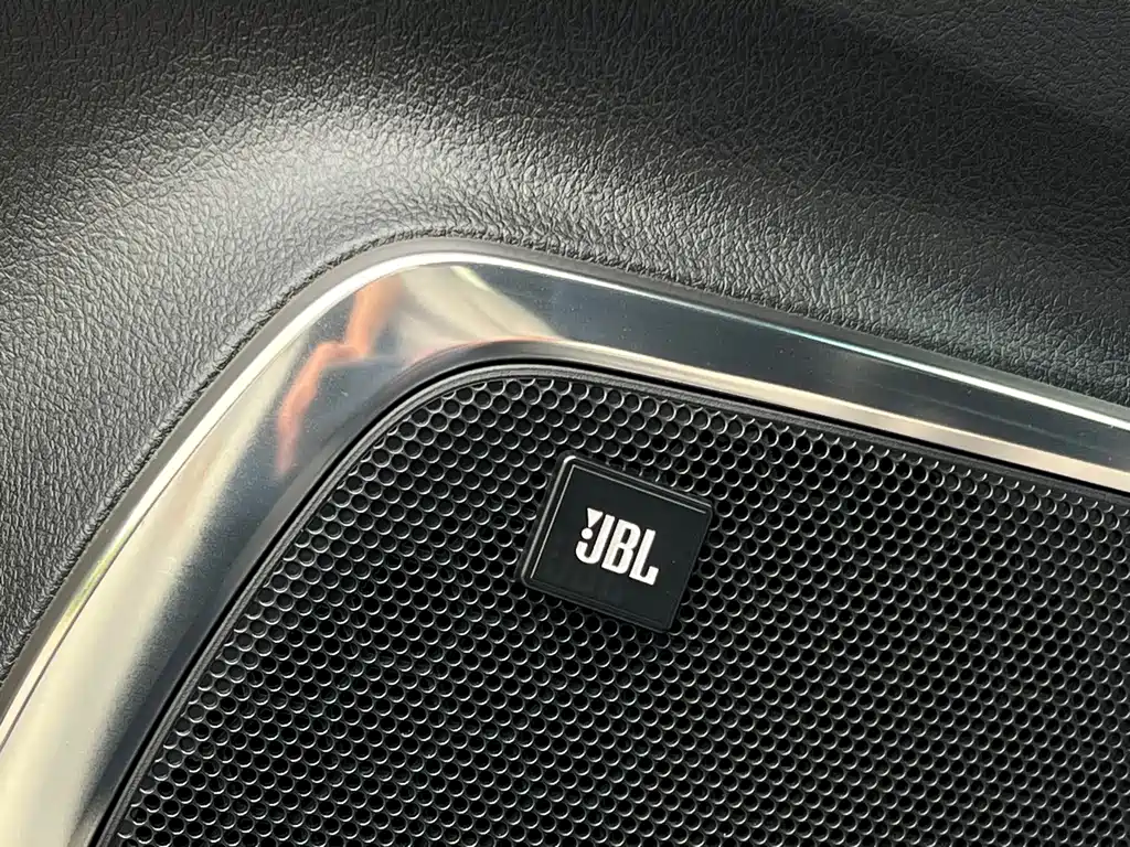 Toyota Alphard — фото 18