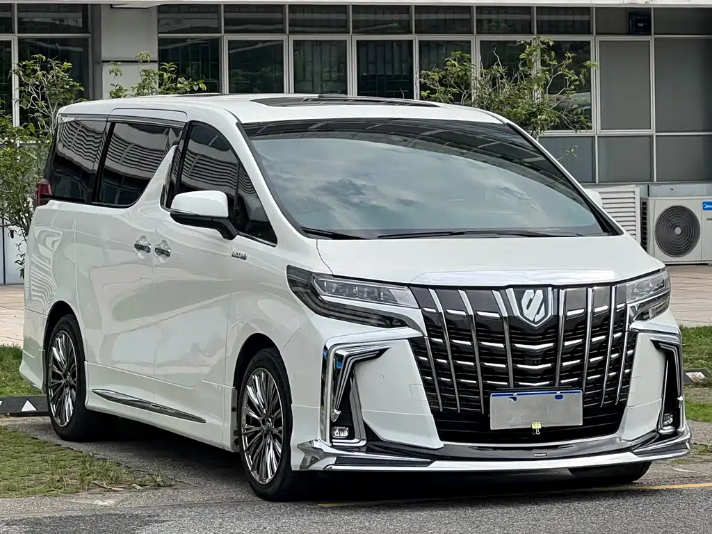 Toyota Alphard — фото 3