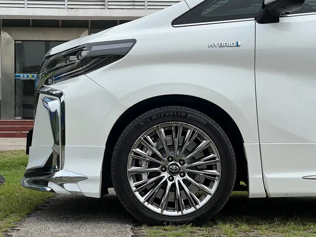 Toyota Alphard — фото 23