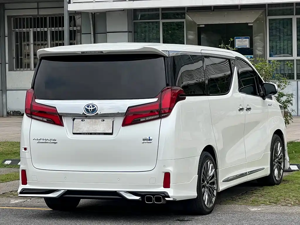 Toyota Alphard — фото 4