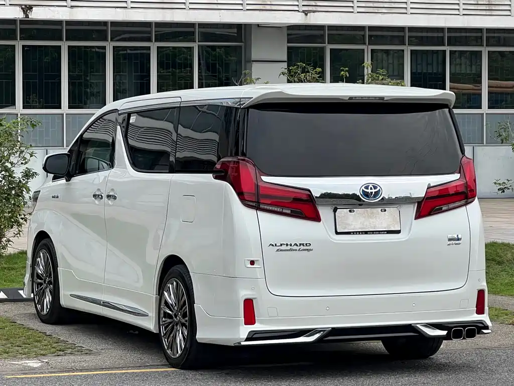 Toyota Alphard — фото 6