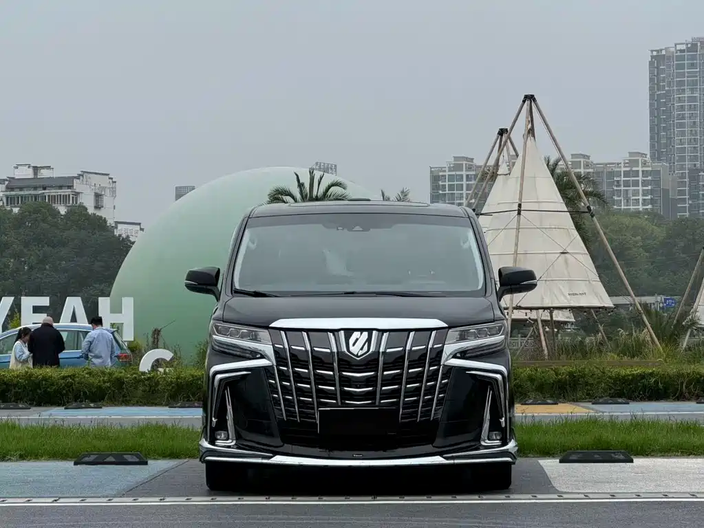 Toyota Vellfire — фото 3