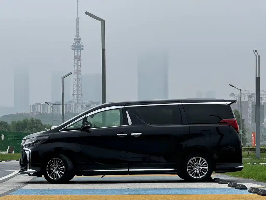 Toyota Vellfire — фото 4