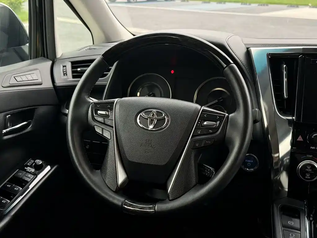 Toyota Vellfire — фото 5