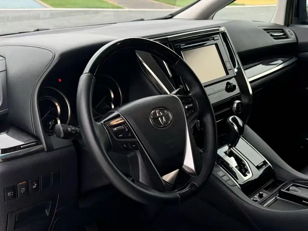 Toyota Vellfire — фото 6