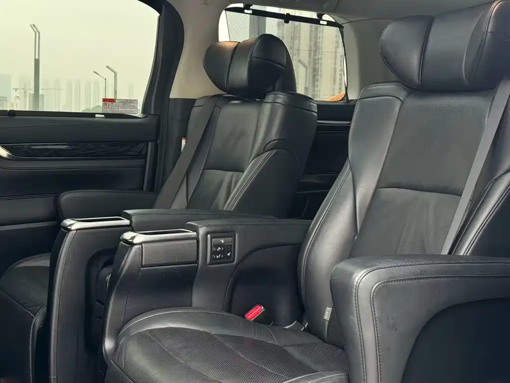 Toyota Vellfire — фото 7