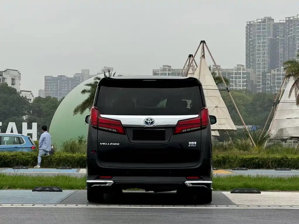 Toyota Vellfire — фото 8